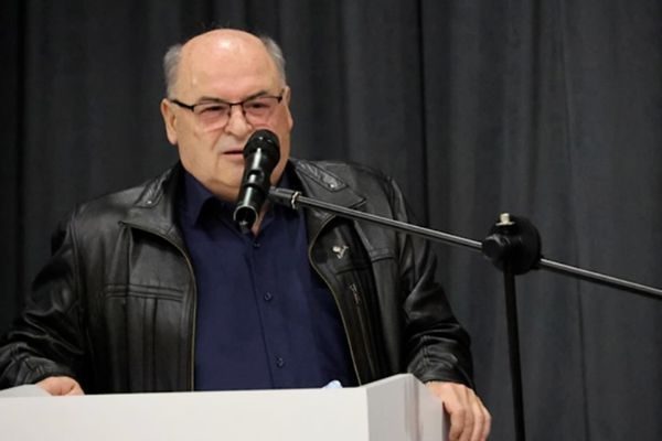 CHP Gürsu İlçe Başkanı Kaya açıklamasında vatandaşların farklı görüşleri inceleyerek