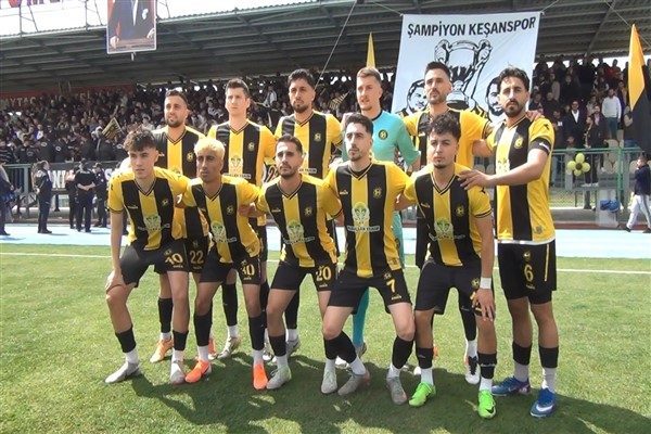 Keşan Atatürk Stadı’nda oynanan karşılaşmanın ilk yarısı 1-1 eşitlikle tamamlandı.