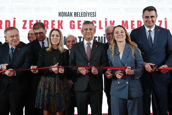Konak Belediyesi tarafından hayata geçirilen Ferdi Zeyrek Gençlik Merkezi, anlamlı bir
