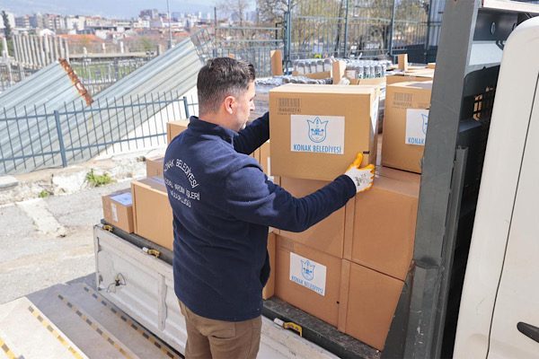 Eğitim kurumlarına ulaştırılan destek paketlerinde, okulların genel temizliğinde kullanılmak üzere