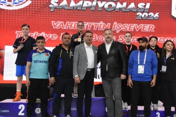 Türkiye’nin farklı illerinden çok sayıda sporcunun katıldığı organizasyonda, gençler kategorisinde