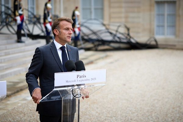 Fransa Cumhurbaşkanı Emmanuel Macron, Cumhurbaşkanı Recep Tayyip Erdoğan ile yaptığı