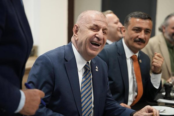   Zafer Partisi Genel Başkanı Özdağ, beraberindeki heyetle birlikte Bursa’da
