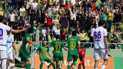 11 Nisan Stadyumu’nda oynanan karşılaşmayı 2-1 kazanan Şanlıurfaspor, bu sonuçla