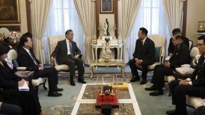 Anutin görüşmede, Wang Yi’den Çin Cumhurbaşkanı Xi Jinping’e iyi dileklerini
