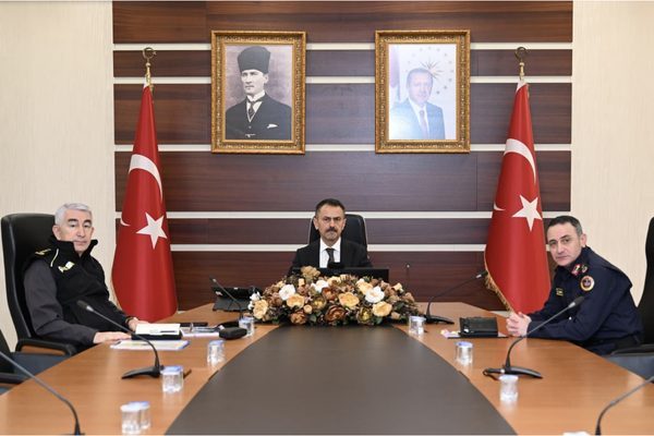 Toplantıya Kocaeli Valisi İlhami Aktaş, İl Emniyet Müdürü Faruk Karaduman ve