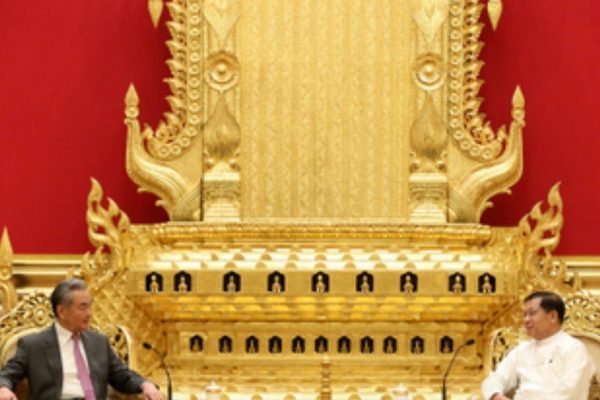 Min Aung Hlaing, görüşmede öncelikle Çin Cumhurbaşkanı Xi Jinping’e iyi