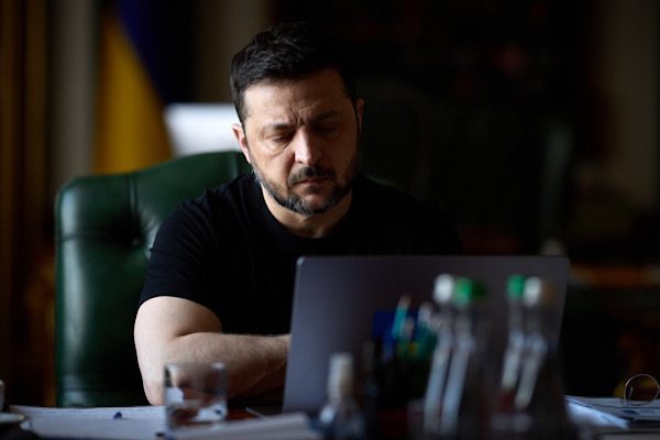 Ukrayna Devlet Başkanı Volodimir Zelenski, iki ülke arasında savunma ve