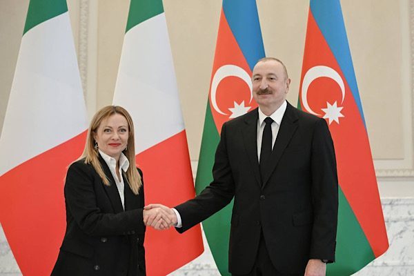 Azerbaycan Cumhurbaşkanlığı’ndan yapılan açıklamaya göre; Azerbaycan Cumhuriyeti Cumhurbaşkanı İlham Aliyev,