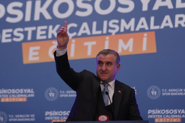 Gençlik ve Spor Bakanı Osman Aşkın Bak, CEV Kadınlar Şampiyonlar Ligi