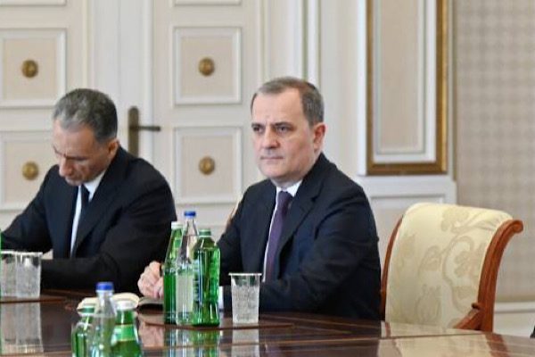 Azerbaycan Dışişleri Bakanı Jeyhun Bayramov, resmi temaslarda bulunmak üzere Bakü’ye