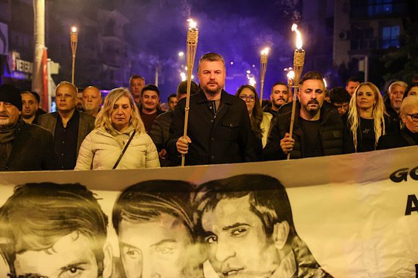 Evka 1’deki anıt önünde düzenlenen programa Buca Belediye Başkanı Görkem