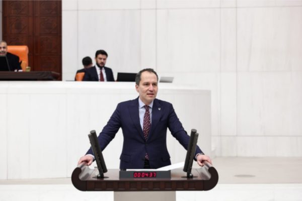 Yeniden Refah Partisi Genel Başkanı Dr. Fatih Erbakan, sosyal medya