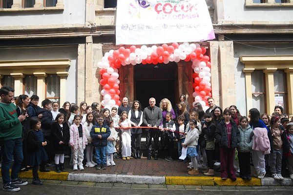 Giresun’da Çocuk Akademileri tarafından hazırlanan yıl sonu sergisi, Can Akengin Sanat