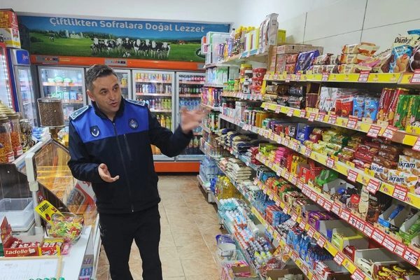 İnegöl Belediyesi Zabıta Müdürlüğü ekipleri, ilçe genelinde market ve bakkallara