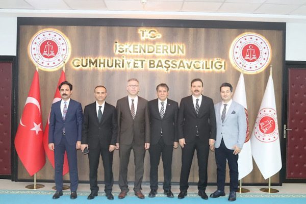 Ziyaretler kapsamında kentin mülki, adli ve ticari temsilcileriyle bir araya