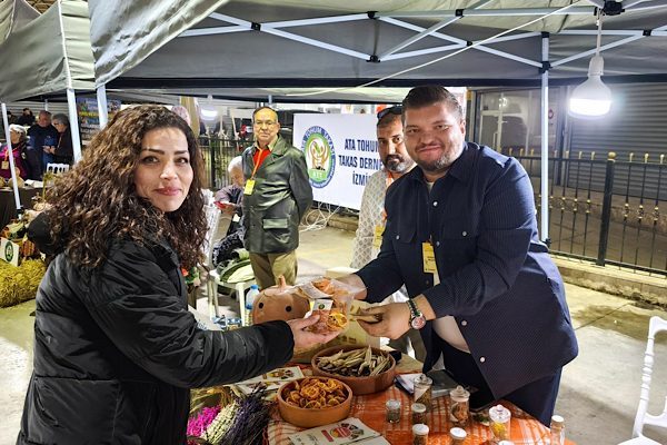 Yalova Belediyesi Tarımsal Hizmetler Müdürlüğü ekibi, Denizli’nin Honaz ilçesinde bu