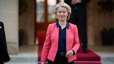 Avrupa Komisyonu Başkanı Ursula Von der Leyen, Brüksel’de Letonya Başbakanı