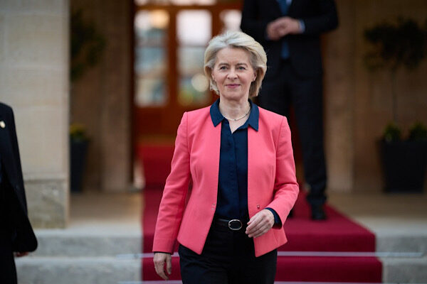 Avrupa Komisyonu Başkanı Ursula Von der Leyen, Brüksel’de Letonya Başbakanı