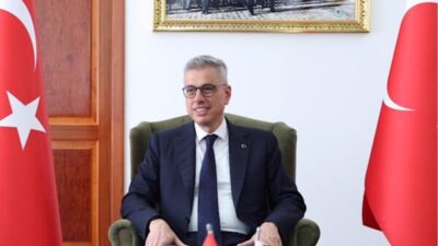 Sağlık Bakanı Prof. Dr. Kemal Memişoğlu, sinema sanatçısı Kadir İnanır’ın