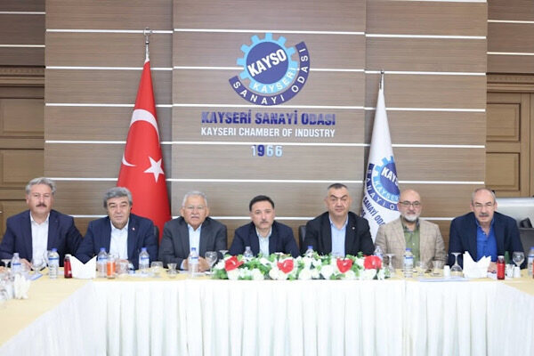 Kayseri’yi “fuarlar şehri” yapma hedefiyle gerçekleştirilen toplantıda, kentte düzenlenen ve