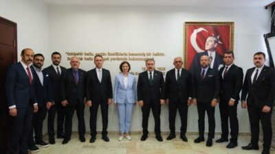 Büyük Birlik Partisi(BBP) Mustafa Destici, beraberindeki heyetle birlikte Eskişehir Büyükşehir