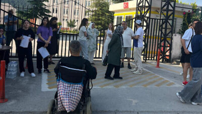 Bursa Büyükşehir Belediyesi iştiraklerinden BURULAŞ ekipleri, sınava girecek olan öğrenciyi