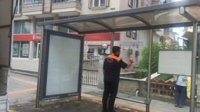 Çorum Belediyesi, duraklarda temizlik, bakım ve onarım çalışmalarını sürdürüyor. Kent
