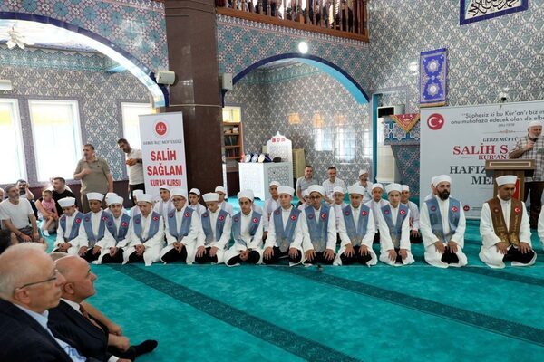 Koaceli Gebze Müftülüğü Salih Sağlam Kur’an Kursunda hafızlık eğitimlerini başarıyla