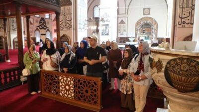 Gemlik Belediyesi tarafından başlatılan Kültür Turları vatandaşların da katılımıyla devam