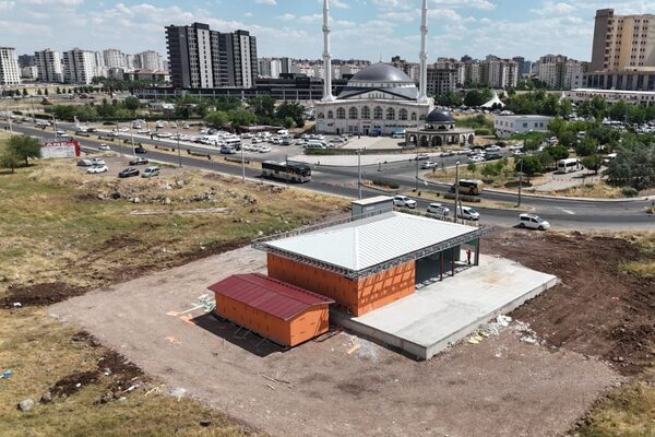 Diyarbakır Kayapınar Belediyesi Eş Başkanları Berivan Gülşen Sincar ve Cengiz