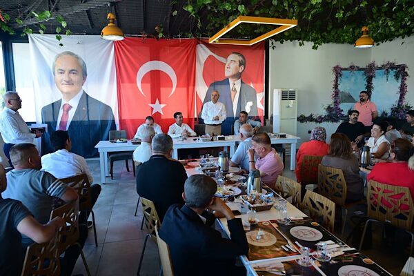 Kepez Belediye Başkanı Kocagöz, Kepez Vakfı’nda düzenlenen kahvaltı programında mahalle