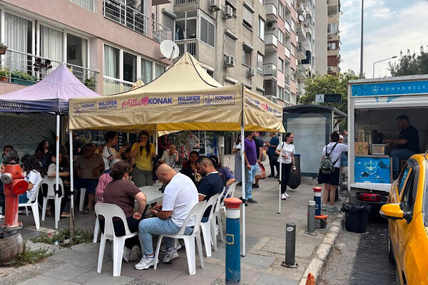 Sınavın yapıldığı okulların çevresinde konumlandırılan mobil araçlar vasıtasıyla adaylara ve