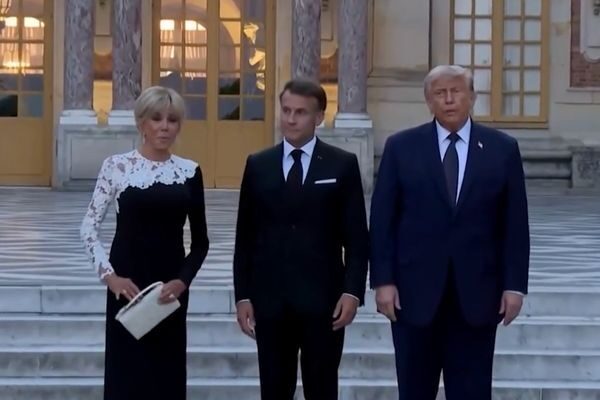 Beyaz Saray tarafından yapılan açıklamada, Emmanuel Macron ve eşi Brigitte