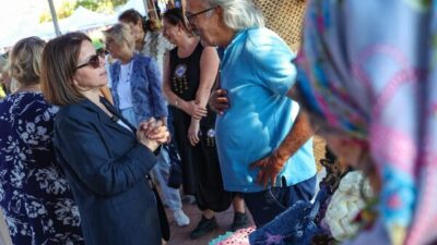 Maltepe’de Babalar Günü kapsamında kurulan “El Emeği Pazarı”, vatandaşlar ve