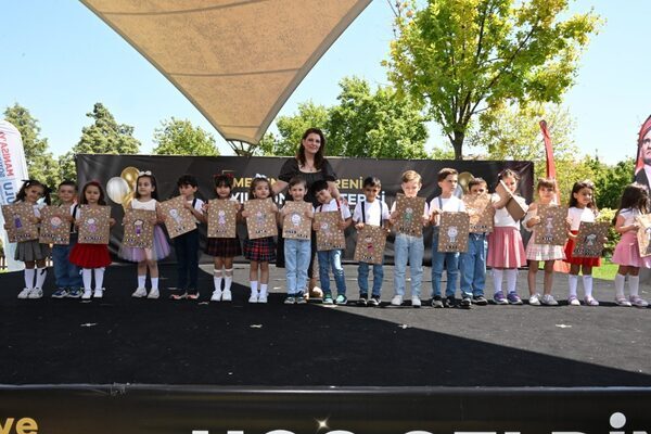 Manisa Büyükşehir Belediyesi bünyesinde faaliyet gösteren Atatürk Kent Parkı, Adnan