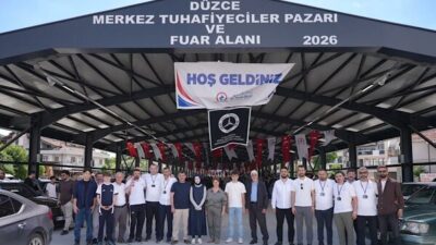 Düzce’de düzenlenen “3. Mercedes Buluşması”, otomobil tutkunlarını bir araya getirdi.