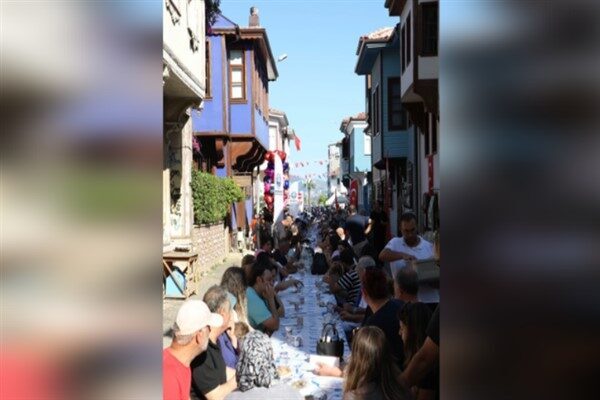 Mütareke Meydanı, Girit Mahallesi ve İsmet İnönü Parkı’nda gerçekleştirilen programlarda