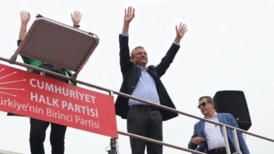 Cumhuriyet Halk Partisi Manisa Milletvekili Özgür Özel İzmir’de partililerle gerçekleştirdiği
