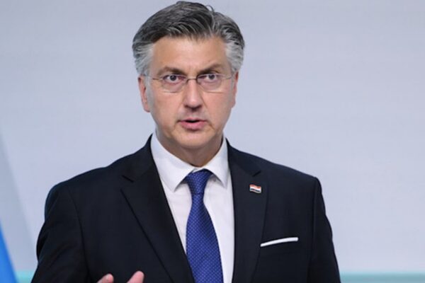 Hırvatistan Başbakanı Andrej Plenkovic, Buzet Belediye Başkanı Damir Kajin başkanlığındaki