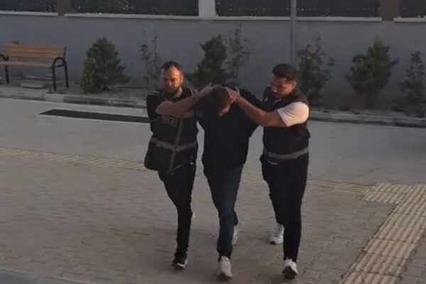 Hatay’ın Samandağ ilçesinde bir evden çok sayıda altın çalan şüpheli,