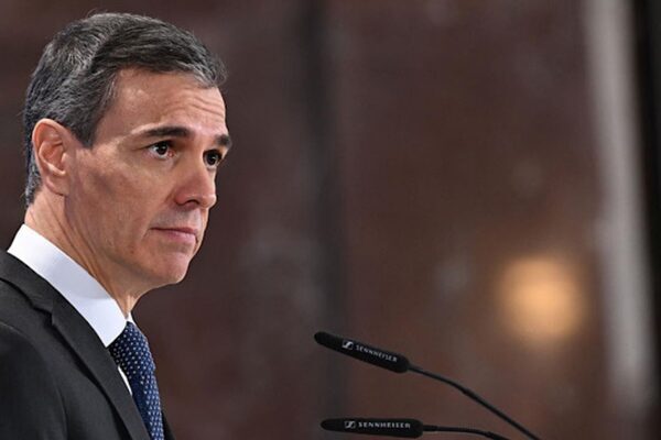 İspanya Başbakanı Pedro Sanchez, Avrupa Birliği’nin (AB), daha iddialı bir