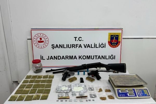 Valilikten yapılan açıklamada, aranan şahısların yakalanmasına yönelik çalışmalar kapsamında, “hırsızlık”