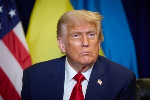 ABD Savunma Bakanı Pete Hegseth, ABD Başkanı Donald Trump’ın Hürmüz