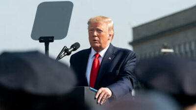ABD Başkanı Donald Trump, takımın sergilediği performansa dikkat çekerek elde