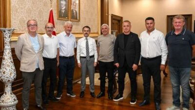 Kartepe Turizm Derneği Yönetim Kurulu Başkanı Kamil Öçbe ve yönetim