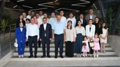Valilikten yapılan açıklamaya göre Batman Valisi Ekrem Canalp ve eşi