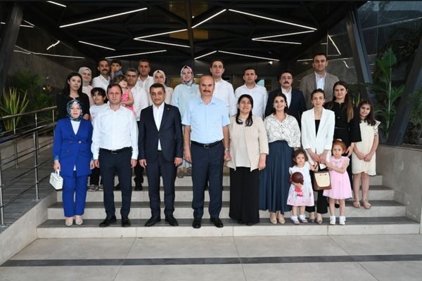 Valilikten yapılan açıklamaya göre Batman Valisi Ekrem Canalp ve eşi