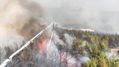 Antalya Büyükşehir Belediyesi, kent genelinde çıkan orman yangınlarının kontrol altına