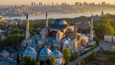 Bakan Ersoy, paylaşımında Cumhurbaşkanı Recep Tayyip Erdoğan’ın imzasıyla Ayasofya-i Kebir